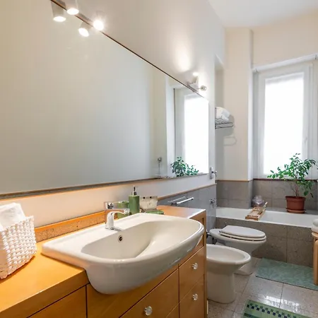 110Mq Santa Sofia Apartment, In The Center Of Milan, 10 Min Walk From Duomo Exterior photo