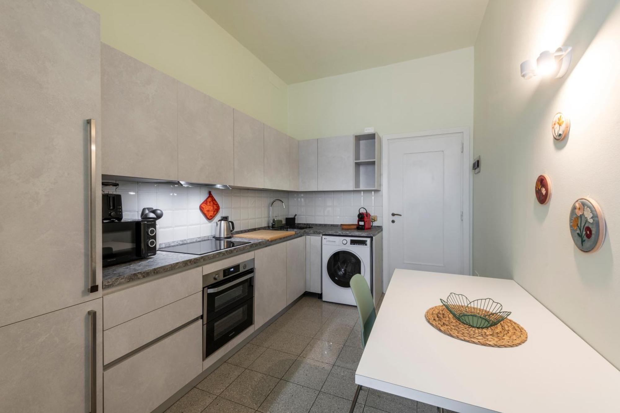 110mq Santa Sofia Apartment, In The Center Of Milan, 10 Min Walk From Duomo * Mailand